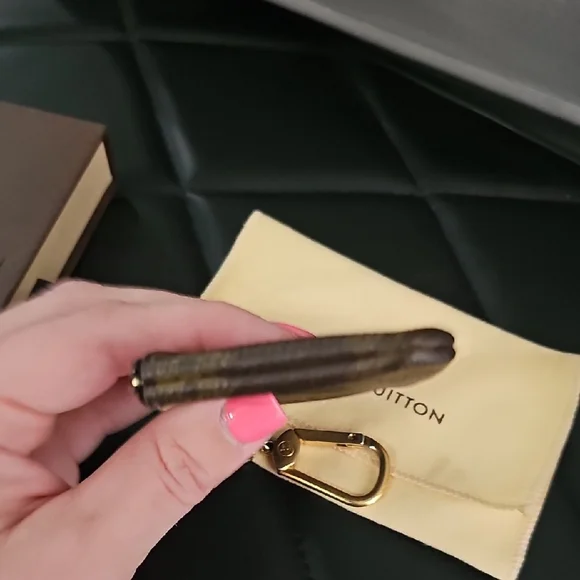 Louis Vuitton Brown Monogram Key Cles - Picture 5 of 13